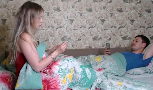 Рыжая студентка Элис Грин подставляет девичью жопу под большой член друга - секс порно видео