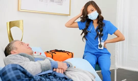 Мик Блу трахнул медсестру-азиатку в очко во время домашнего лечения